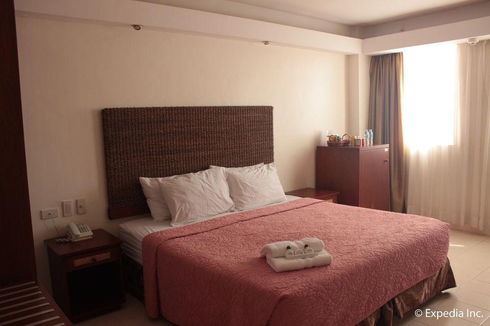 Wild Orchid Beach Resort Olongapo Zewnętrze zdjęcie