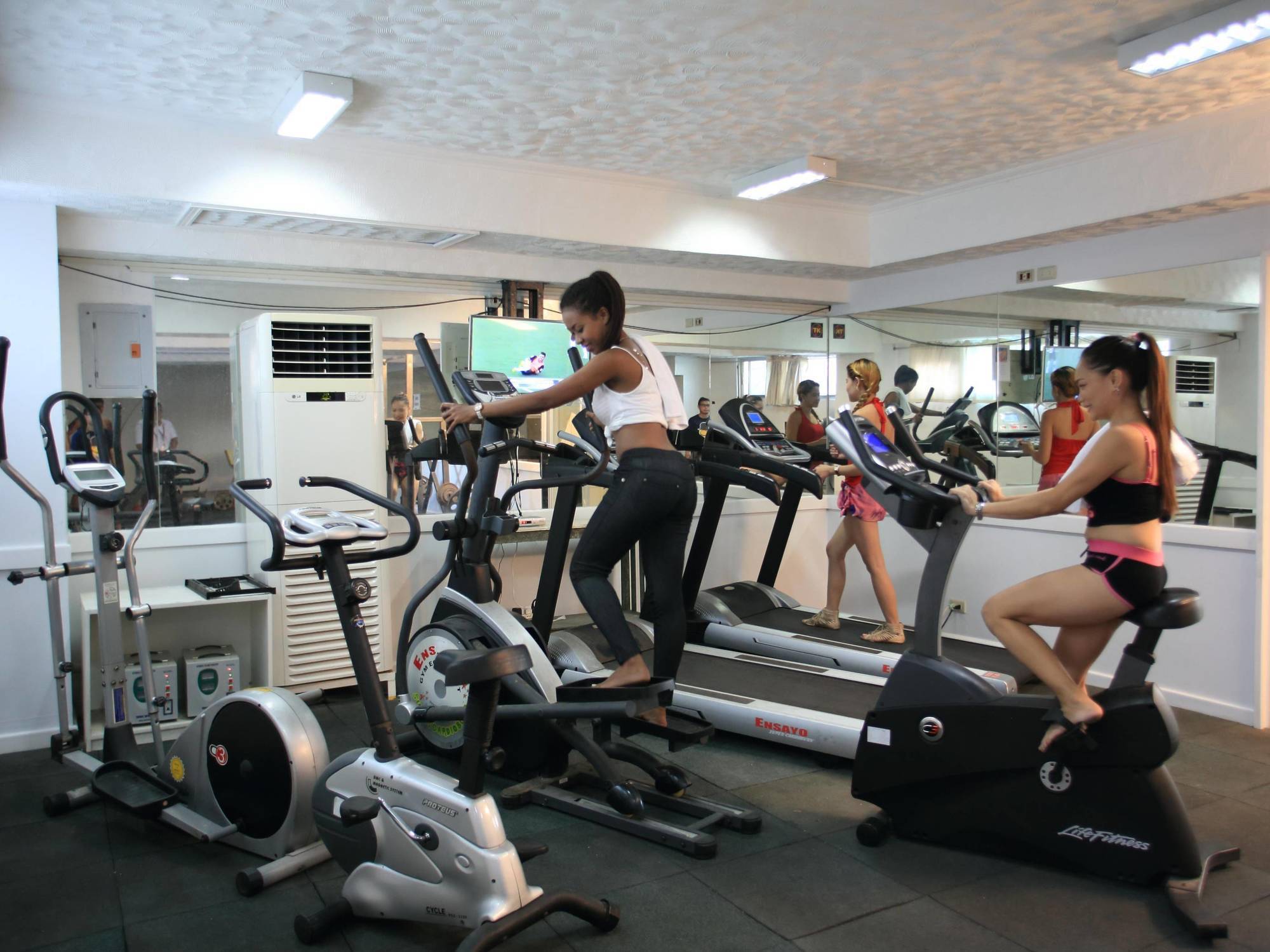 Wild Orchid Beach Resort Olongapo Zewnętrze zdjęcie